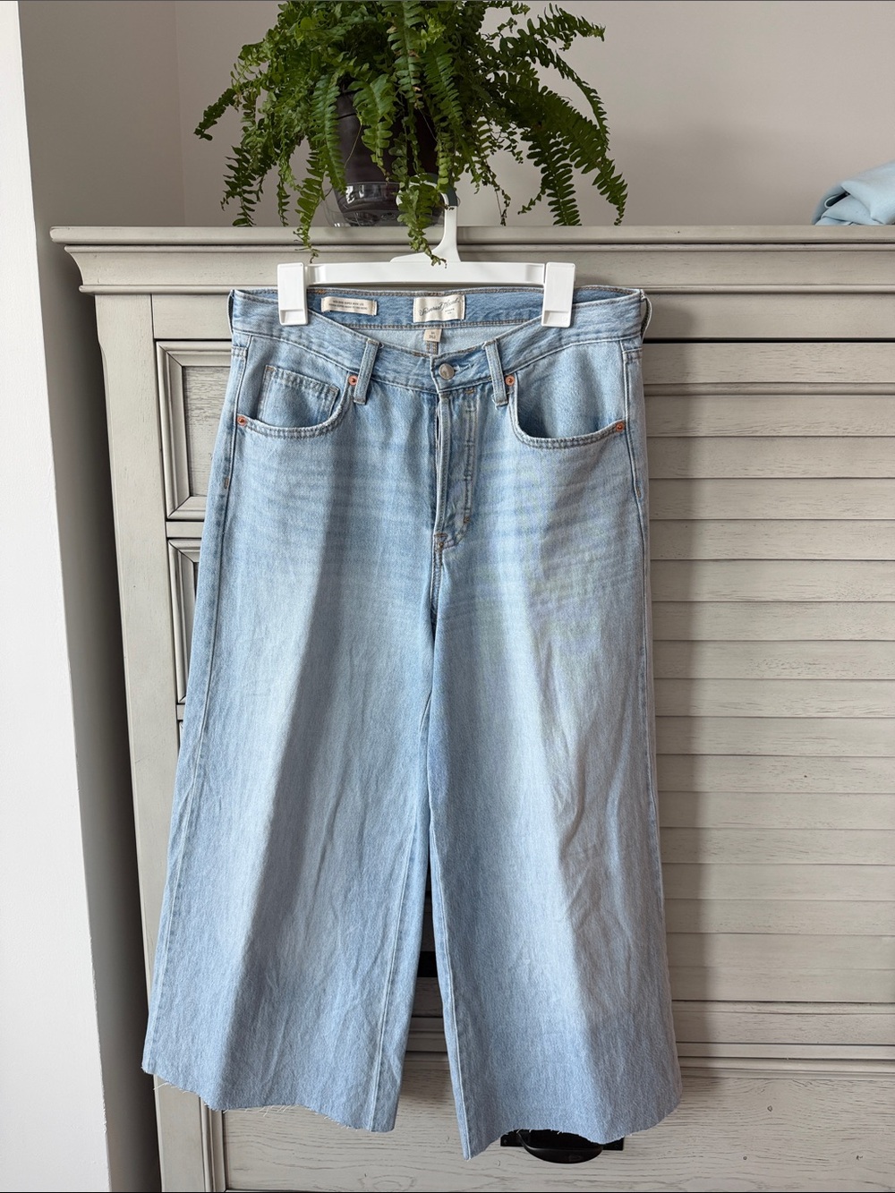 Universal Thread Cut-Off Light Blue Wide-Leg High-Rise Jeans